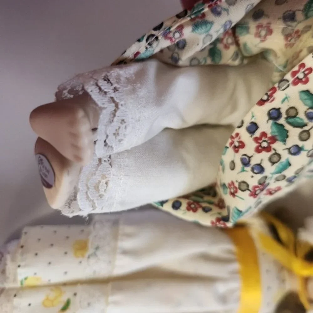 Vintage‎ Mini Porcelain Dolls Set of 2 Country Bonnets  Skirts World of Gorham